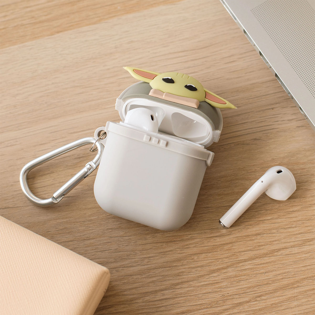Mandalorian und Baby Yoda AirPod Cases