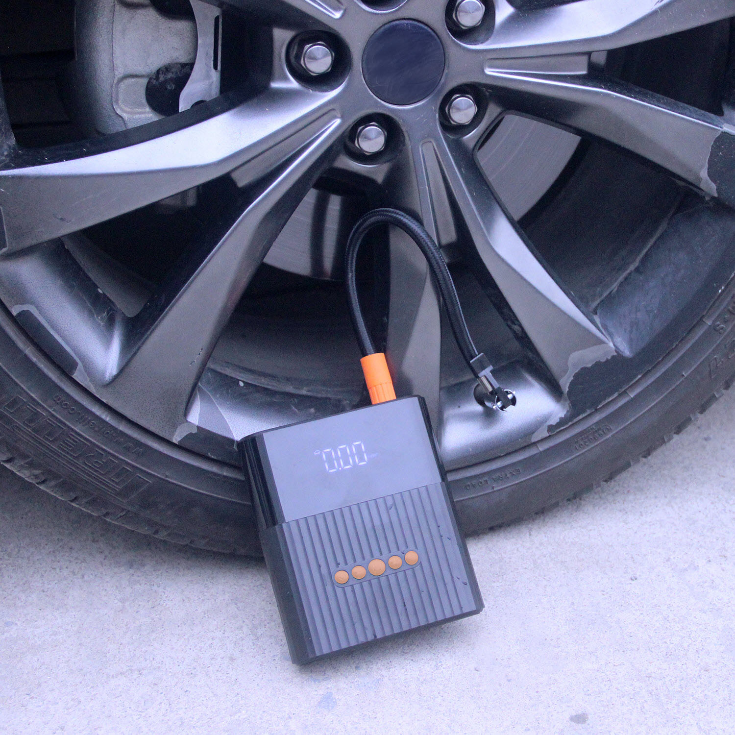 3 in 1 Powerbank mit Starthilfe- und Kompressor-Funktion