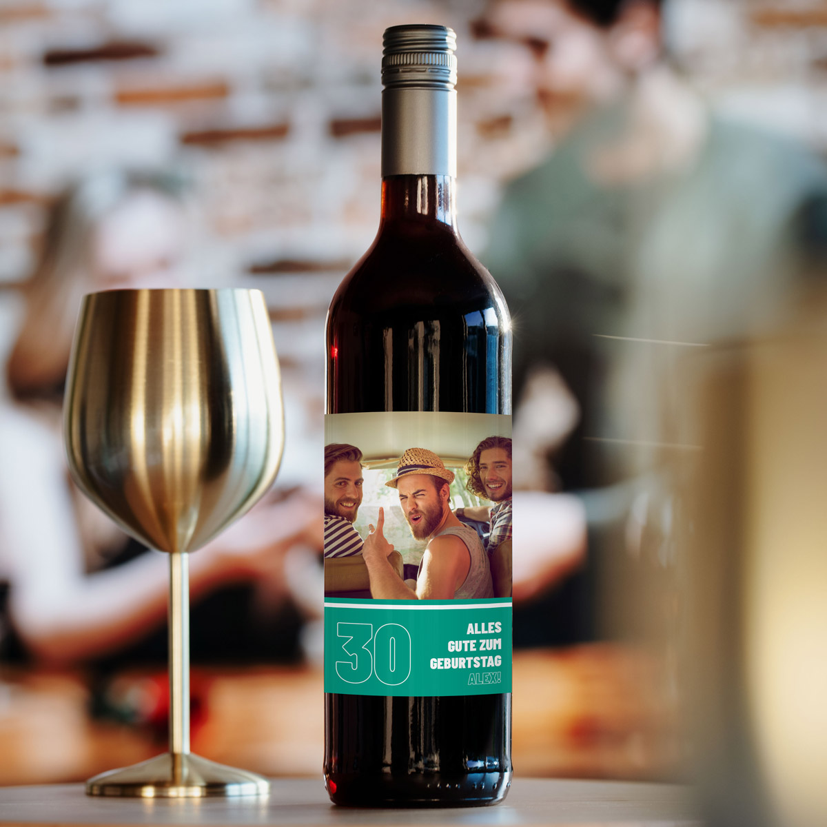Rotwein mit verschiedenen Hintergründen