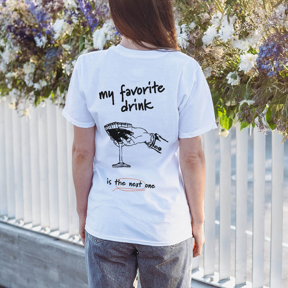 Personalisierbares T-Shirt mit gezeichneten Getränken und Text, Geburtstagsgeschenk, Geschenk Männer, Geschenk Freund, Geschenk Bruder, Geschenke Frauen, Geschenke Freundin, Geschenk Schwester, Witzige Geschenke, Romantische Geschenke, Hochzeitsgeschenk, Kleine Geschenke, Geschenk, Geschenkidee