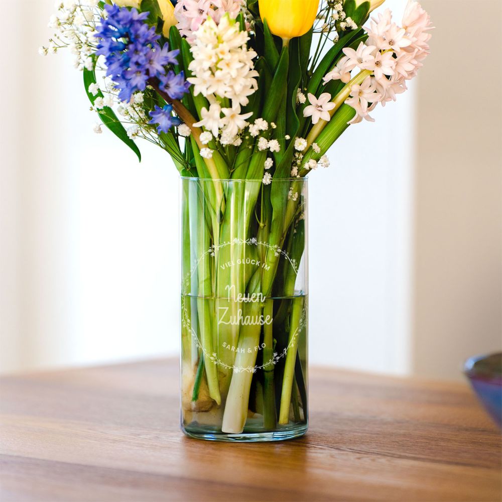 Personalisierte Vase mit Text und Kranz