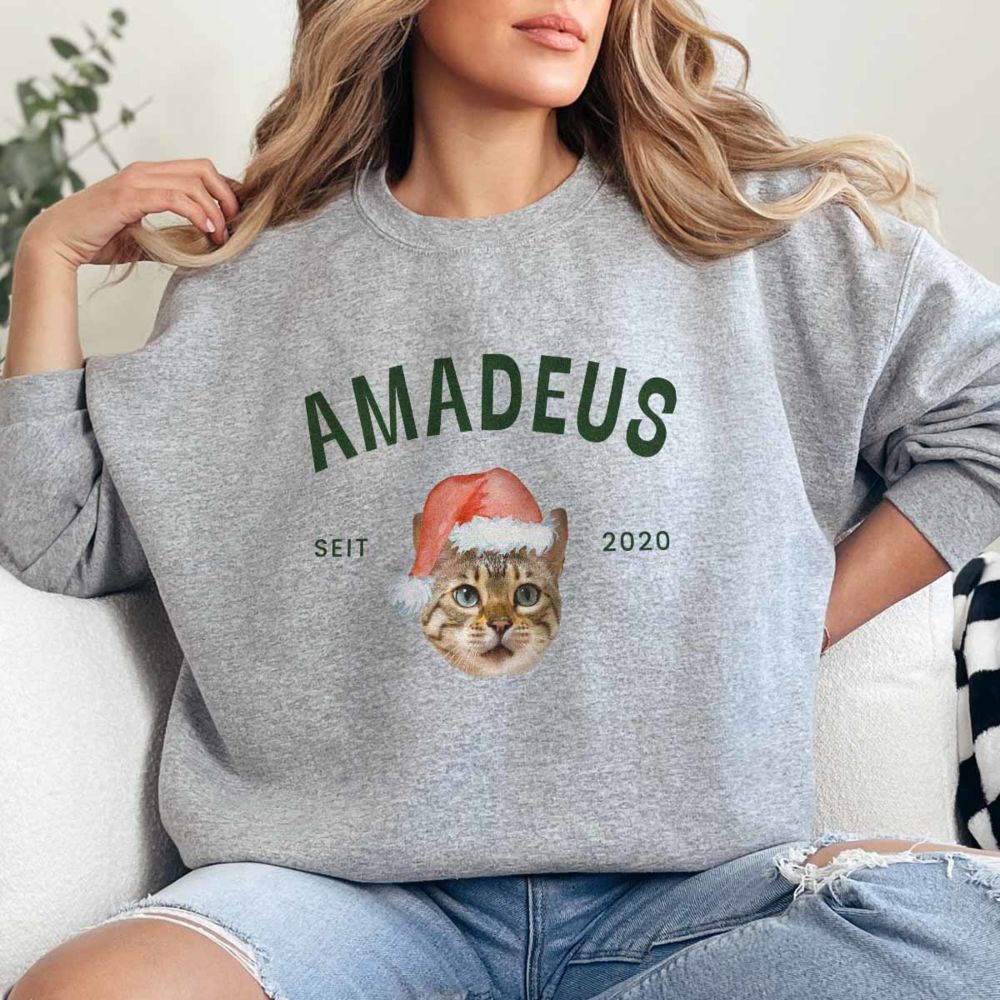 Personalisierbarer Pullover mit Haustier und Weihnachtsmütze