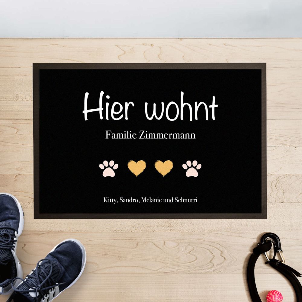 Personalisierbare Fußmatte mit Symbolen und Namen