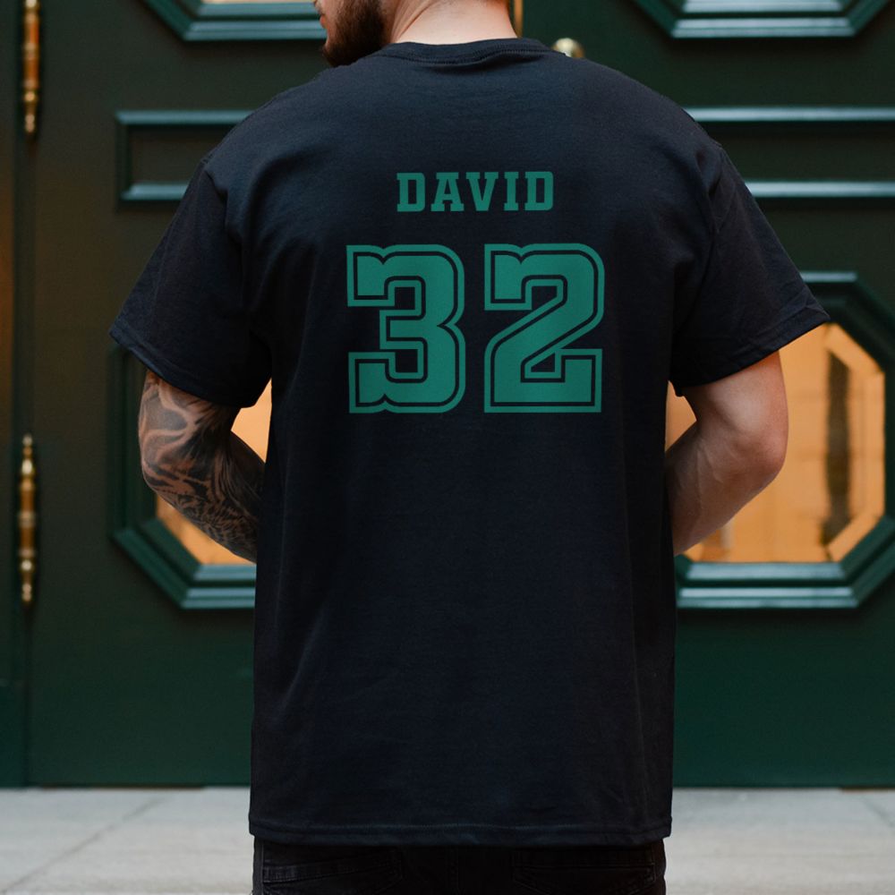 Personalisierbares T-Shirt mit Nummer und Namen
