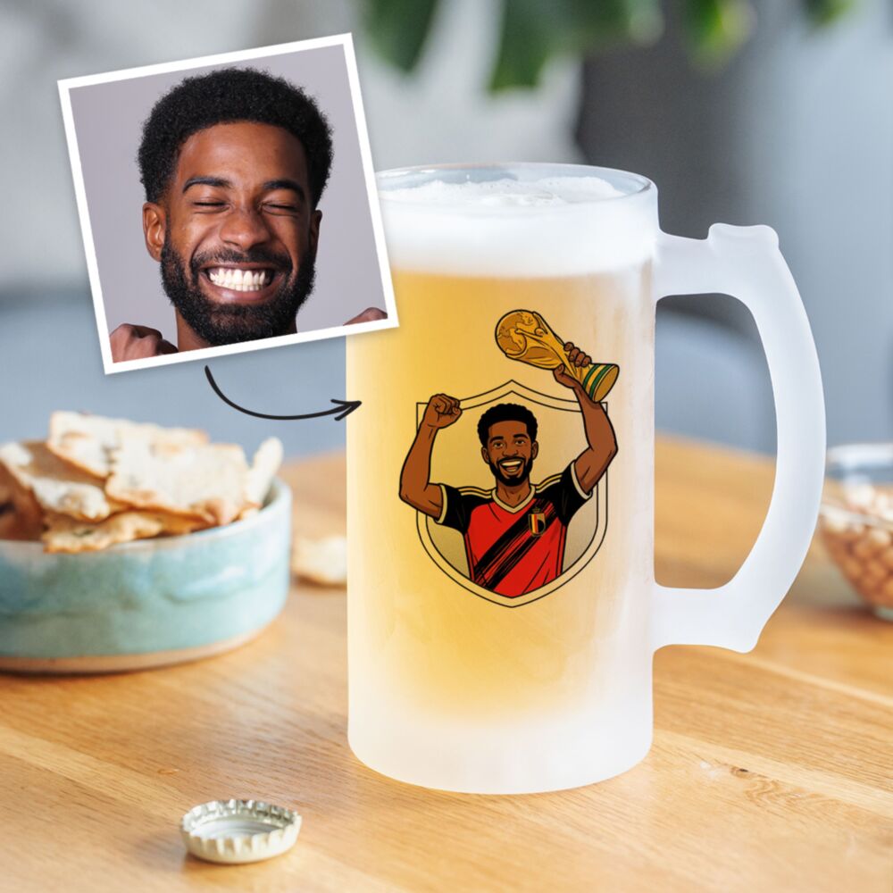 Personalisierter Bierkrug - WM Design mit Comic-Illustration