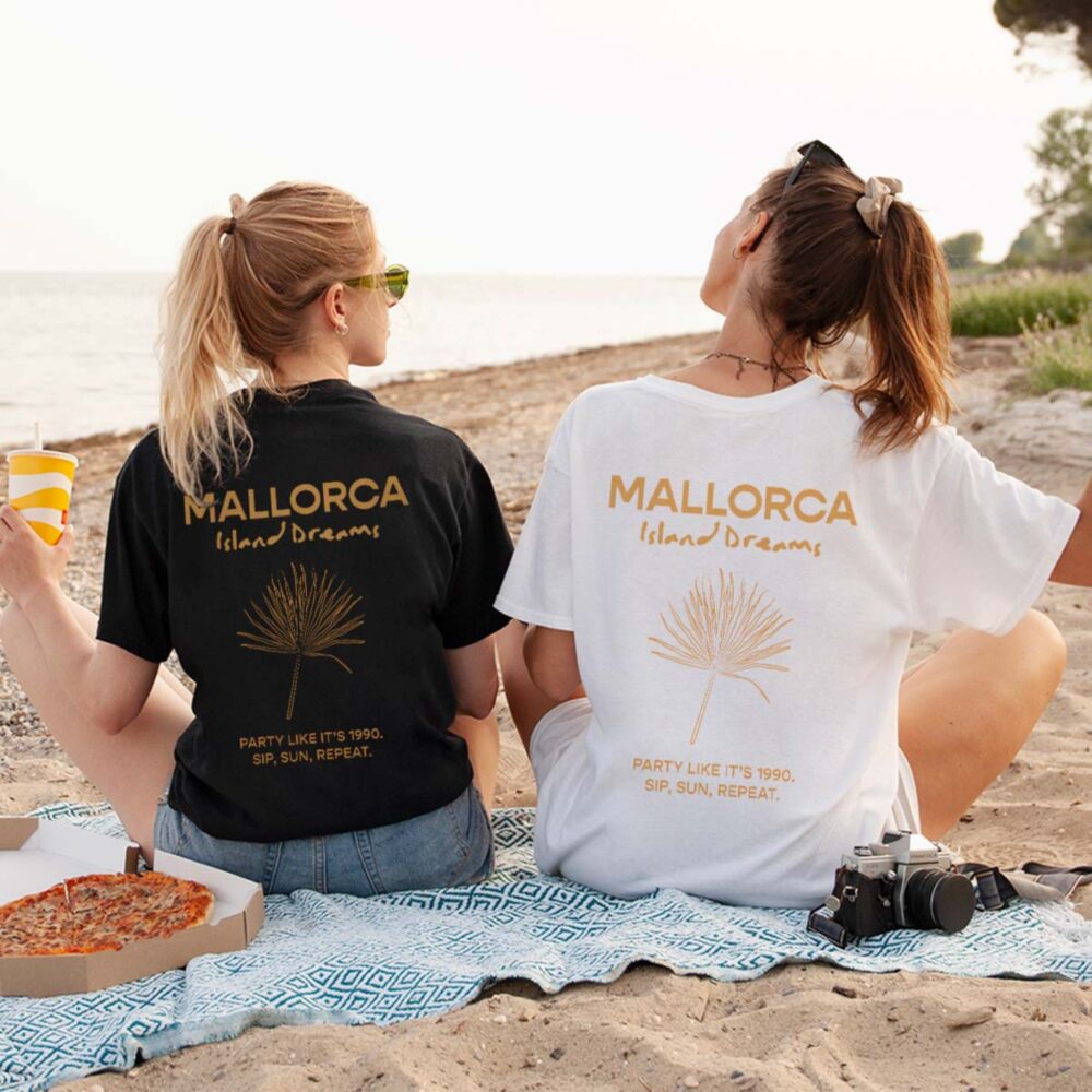 Personalisierbares T-Shirt mit Urlaubs-Illustration