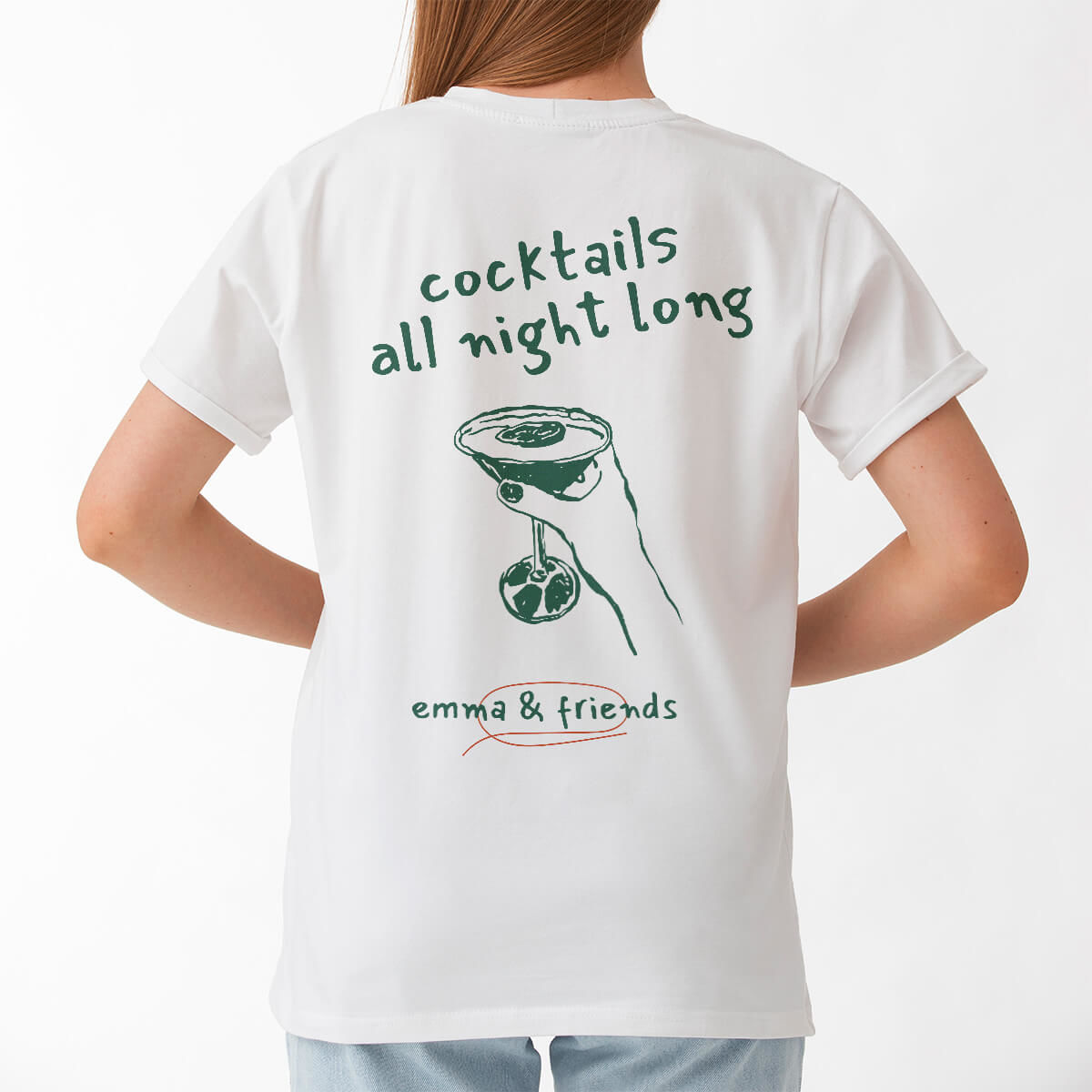 Personalisierbares T-Shirt mit gezeichneten Getränken und Text