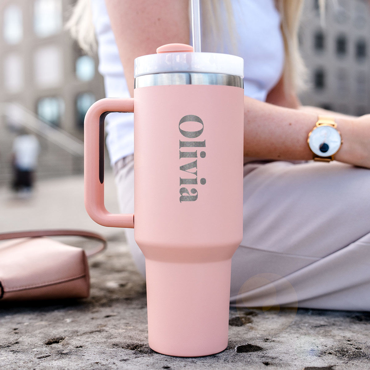 Personalisierbarer Trinkbecher mit Strohhalm und Text