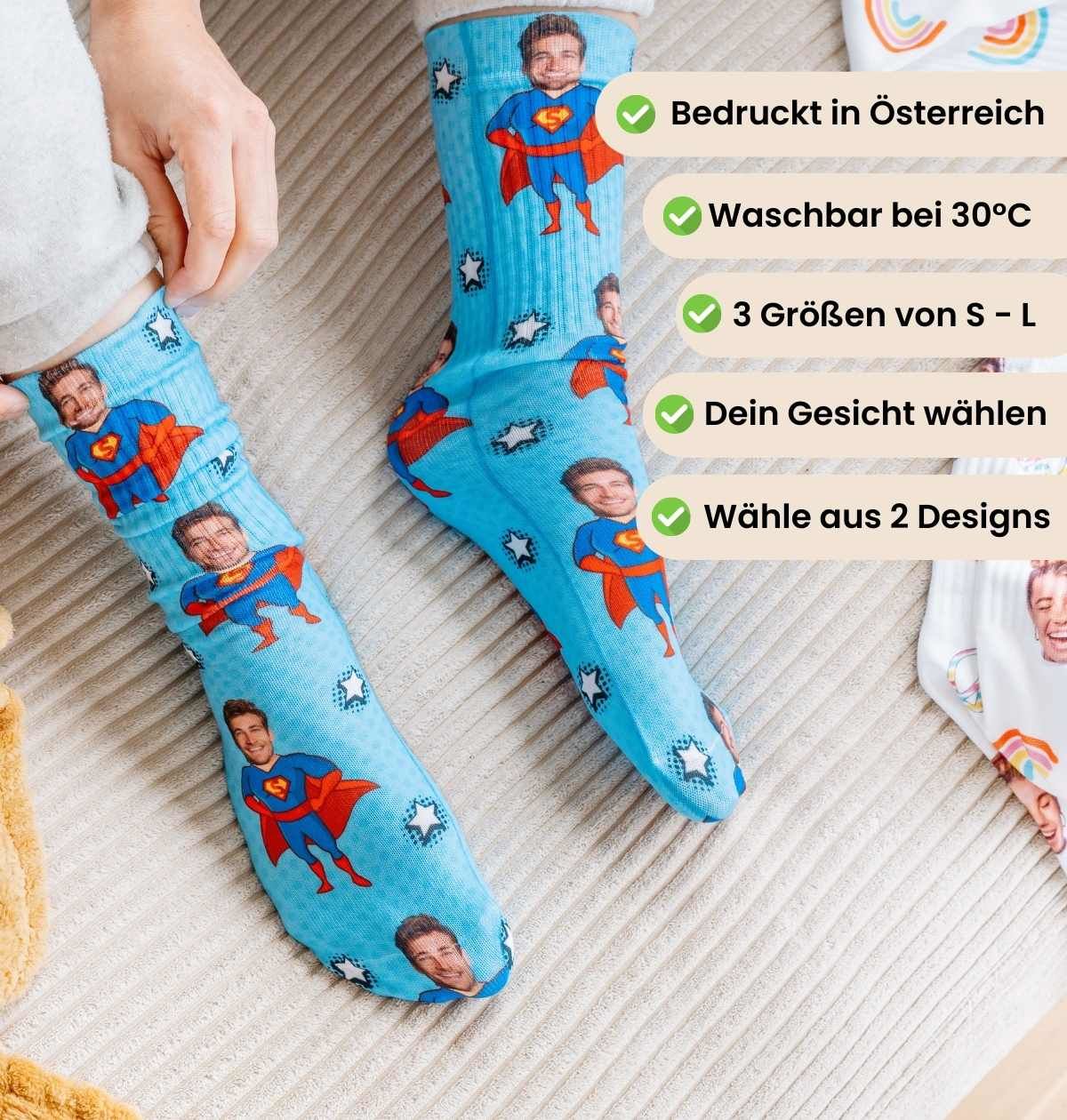 Personalisierbare Socken mit Gesicht und Superhelden