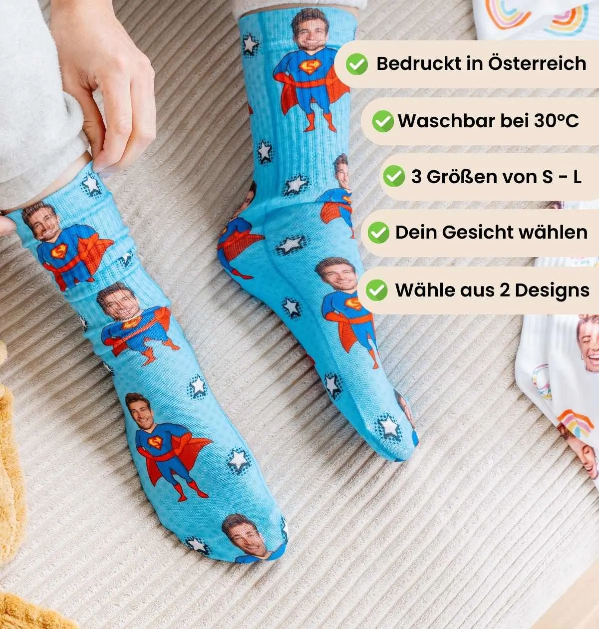 Personalisierbare Socken mit Gesicht und Superhelden