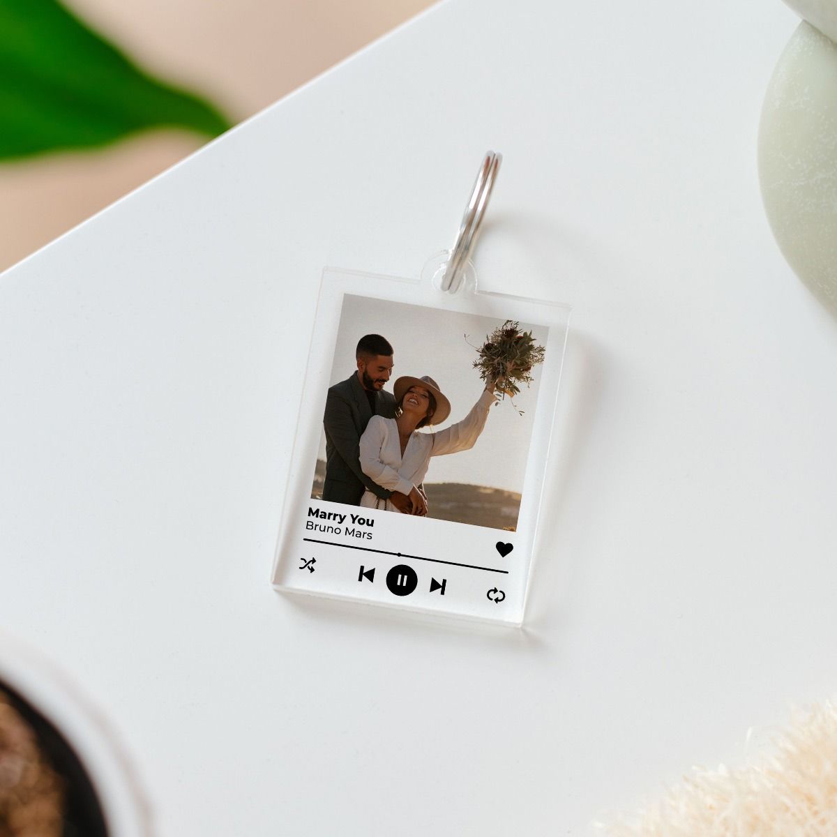 Personalisierbarer Acryl Schlüsselanhänger mit Foto und Song