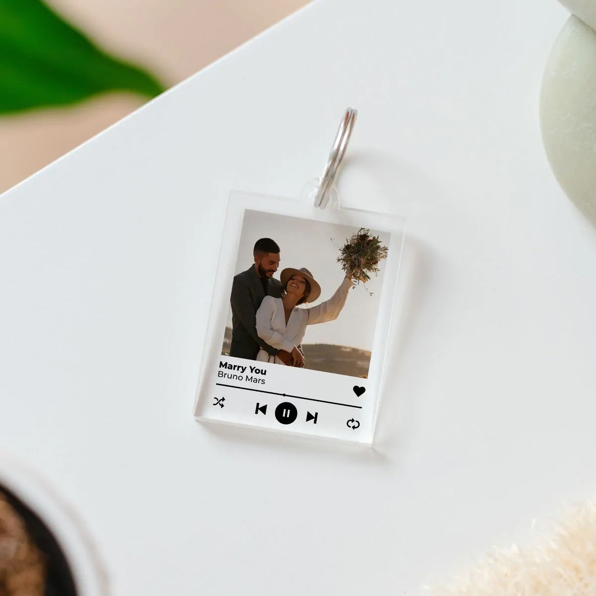 Personalisierbarer Acryl Schlüsselanhänger mit Foto und Song