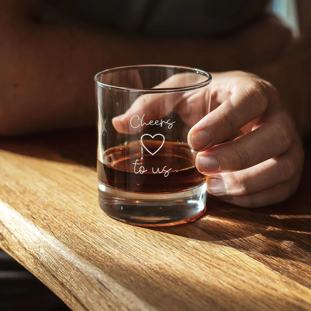Personalisierbares Glas mit Name und Symbol