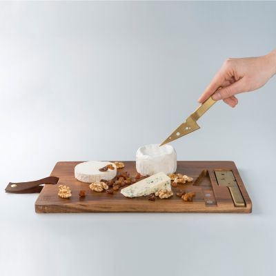 Käse-Schneidebrett mit Käsemessern Käse-Schneidebrett mit Käsemessern