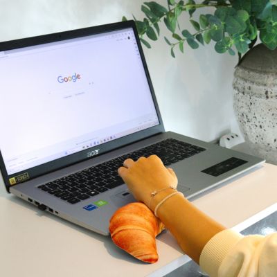Croissant Handunterlage für den Schreibtisch