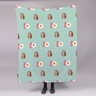 Kleine Decke Multi-Gesicht mit verschiedenen Hintergründen Kleine Decke Multi-Gesicht mit verschiedenen Hintergründen