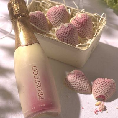 Prosecco und Erdbeeren aus Schokolade Prosecco und Erdbeeren aus Schokolade