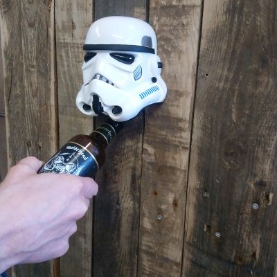 Stormtrooper Bieröffner an der Wand Stormtrooper Bieröffner an der Wand