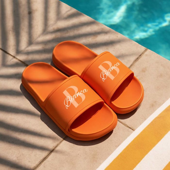 Personalisierbare Badelatschen mit Monogramm