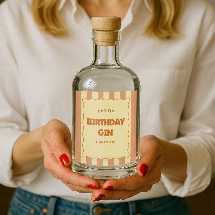 Personalisierbarer Gin mit Retro Etikett 