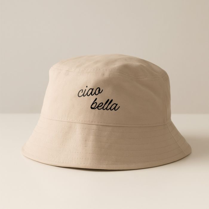 Personalisierbarer Bucket Hat mit zwei Zeilen