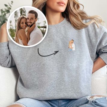 Personalisierbarer Pullover mit kleiner Illustration