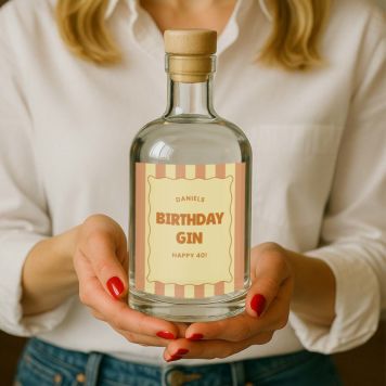 Personalisierbarer Gin mit Retro Etikett 