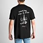 Personalisierbares T-Shirt mit gezeichneten Getränken und Text