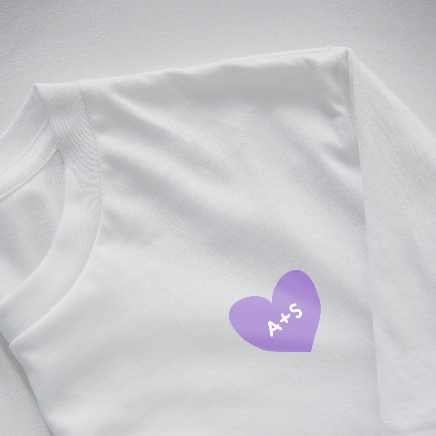 Personalisierbares T-Shirt Herz mit Initialen, Geschenke Frauen, Geschenke Freundin, Geschenk Schwester, Witzige Geschenke, Romantische Geschenke, Hochzeitsgeschenk, Kleine Geschenke, Geschenk, Geschenkidee