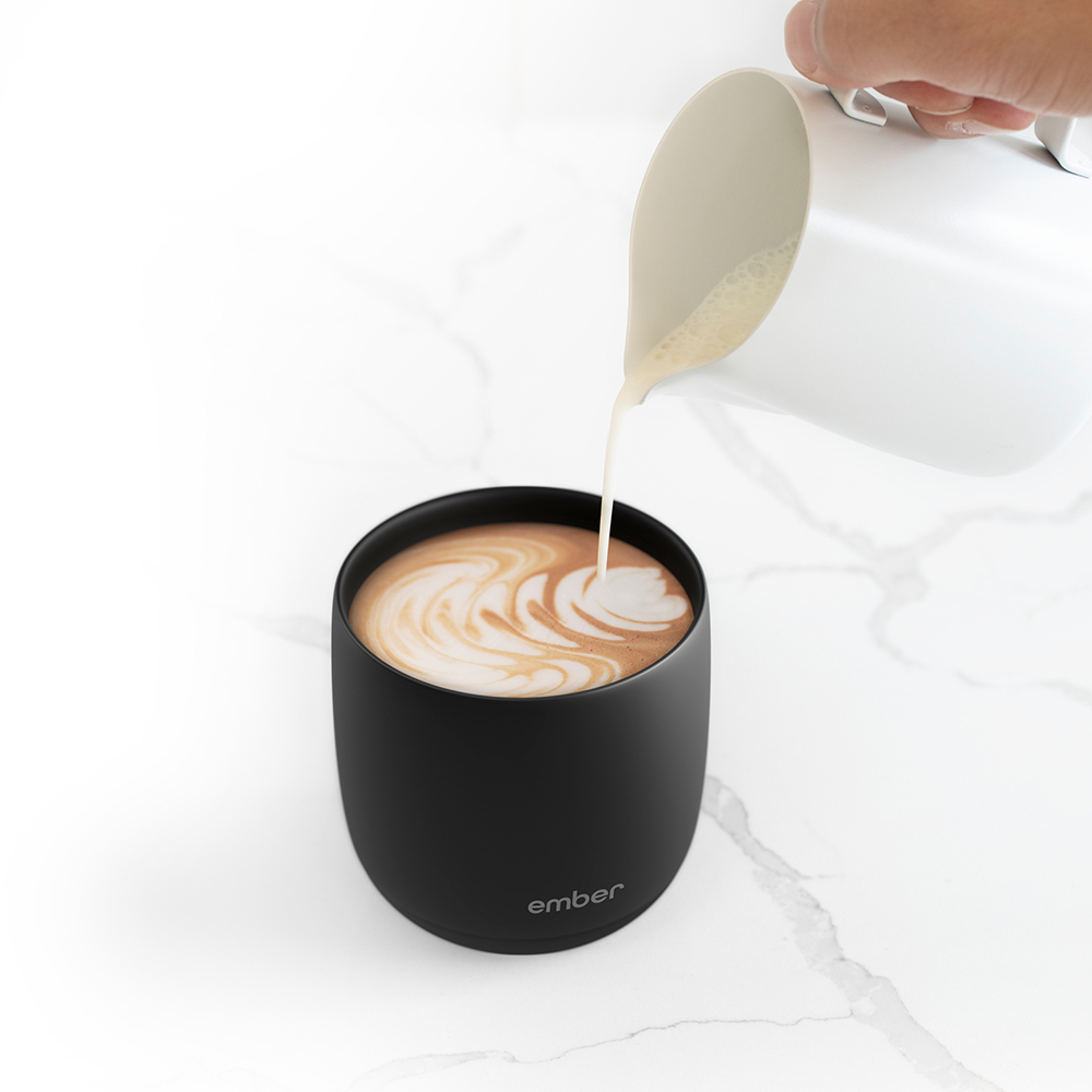 Ember Temperaturgesteuerte Tasse in Schwarz