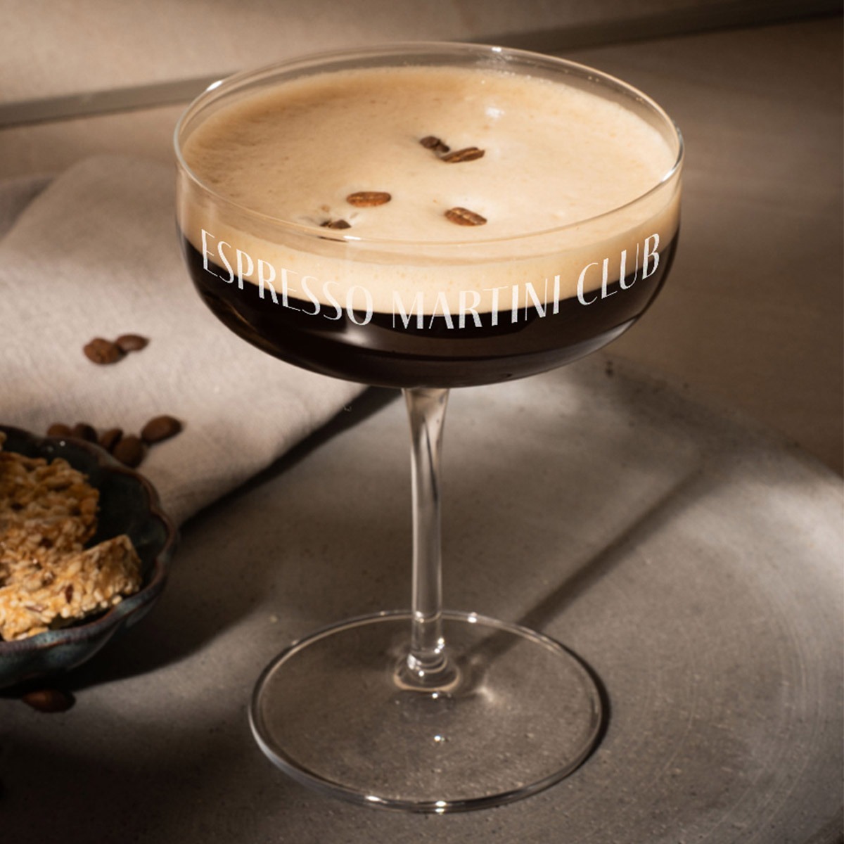 Personalisierbares Espresso Martini Glas, Romantische Geschenke, Hochzeitsgeschenk, Kleine Geschenke, Geschenk, Geschenkidee