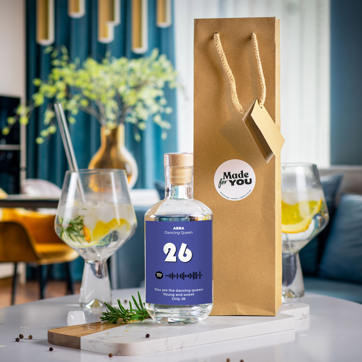 Personalisierbarer Gin mit Song und Text