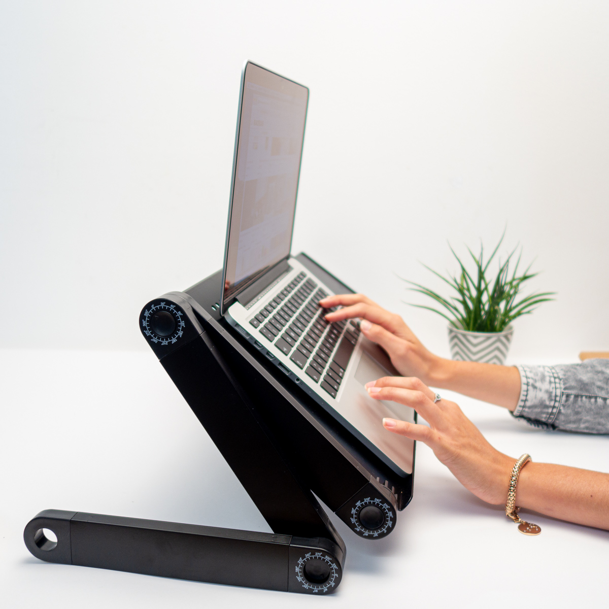 Universaler Laptop-Ständer in Schwarz