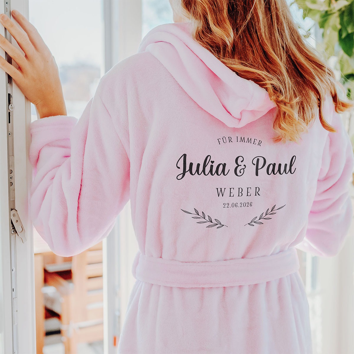 Personalisierbarer Bademantel mit Text und Kranz, Witzige Geschenke, Romantische Geschenke, Hochzeitsgeschenk, Geschenk, Geschenkidee