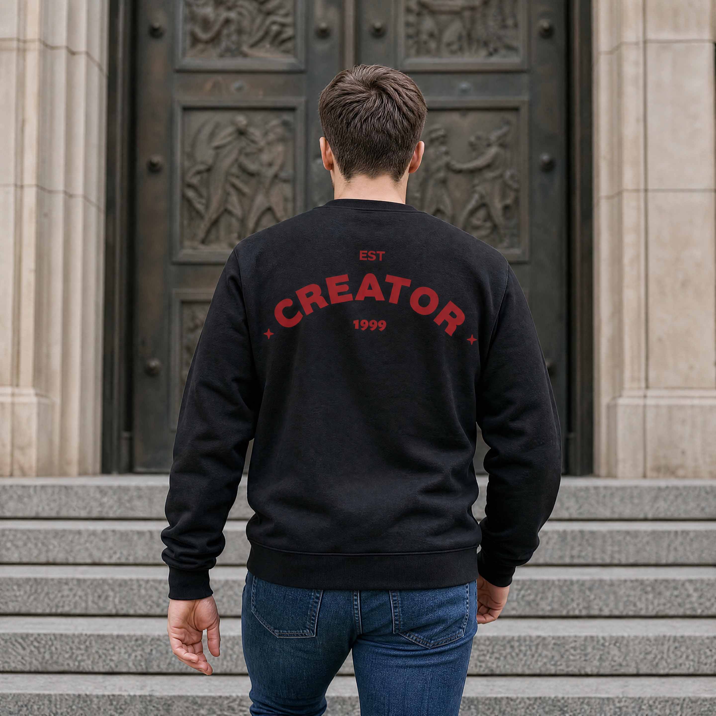 Personalisierter Pullover mit Creator-Badge und Wunschjahr
