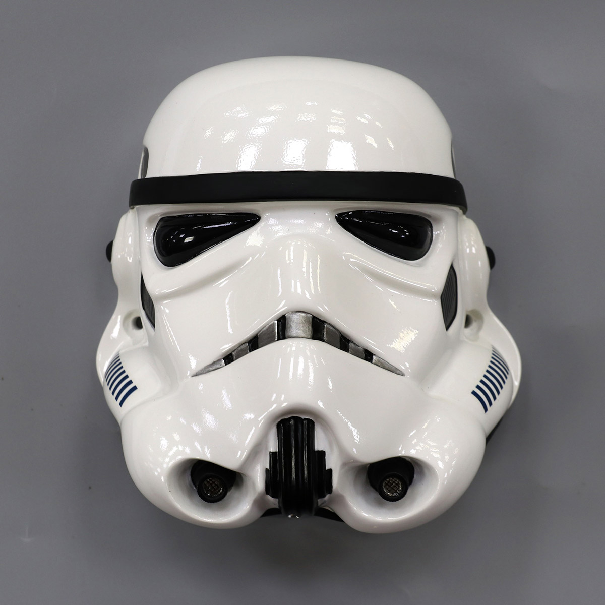 Stormtrooper Bieröffner an der Wand