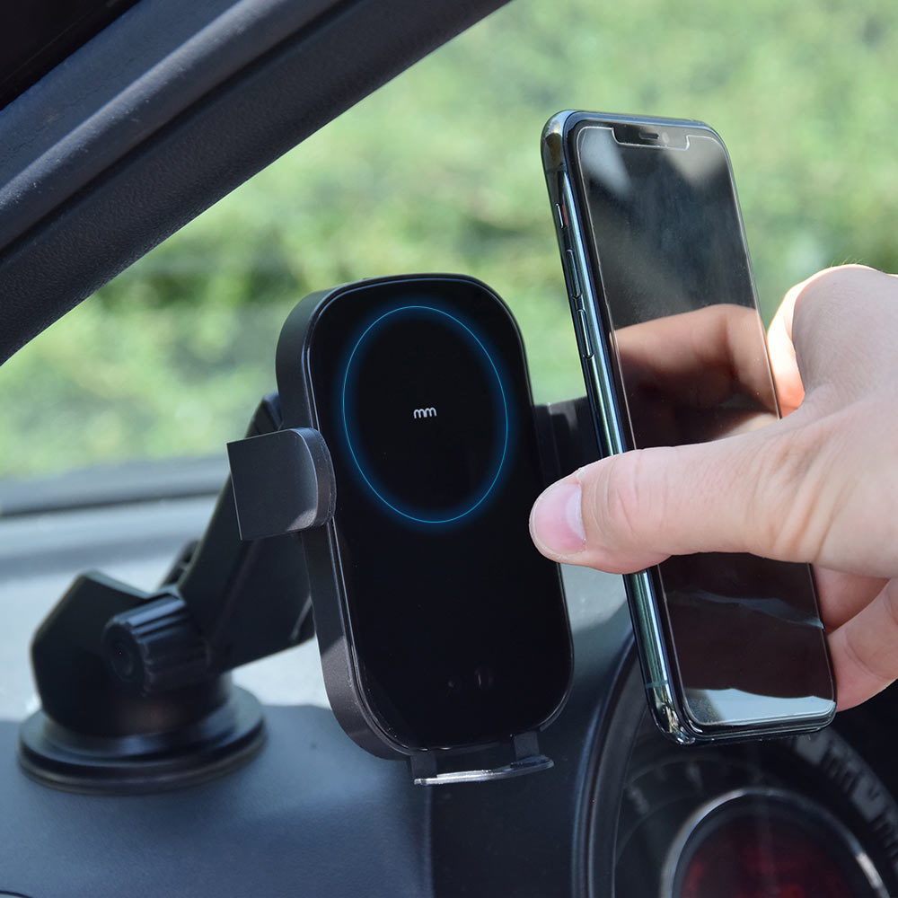 Drahtlose Smartphone Ladestation fürs Auto
