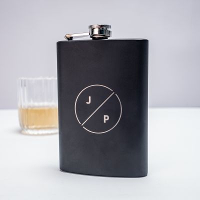 Personalisierbarer Flachmann mit Initialen Personalisierbarer Flachmann mit Initialen