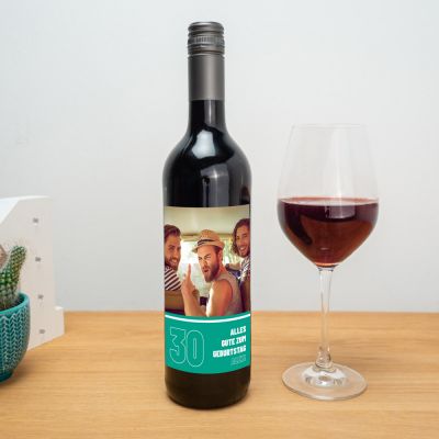 Rotwein mit verschiedenen Hintergründen Rotwein mit verschiedenen Hintergründen