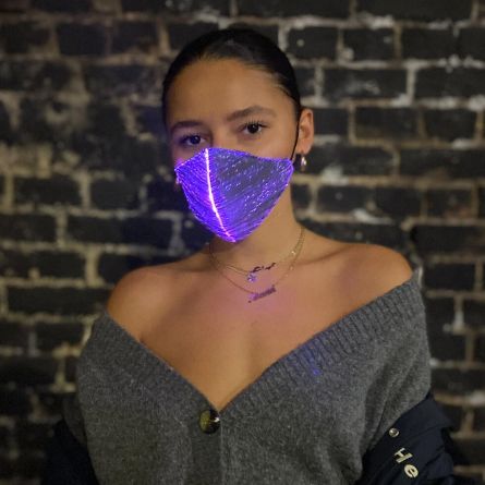 Leuchtende Gesichtsmaske