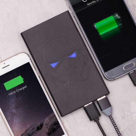 Original Stormtrooper Powerbank mit LED-Augen