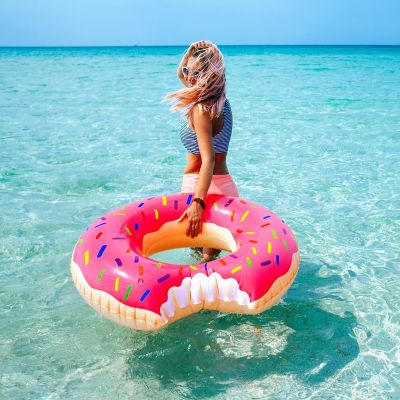 Geschenke für Freundin - Riesen Donut Schwimmreifen