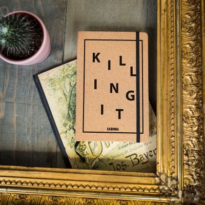 Geschenk für Freund - Personalisierbares Kork Notizbuch - Killing It